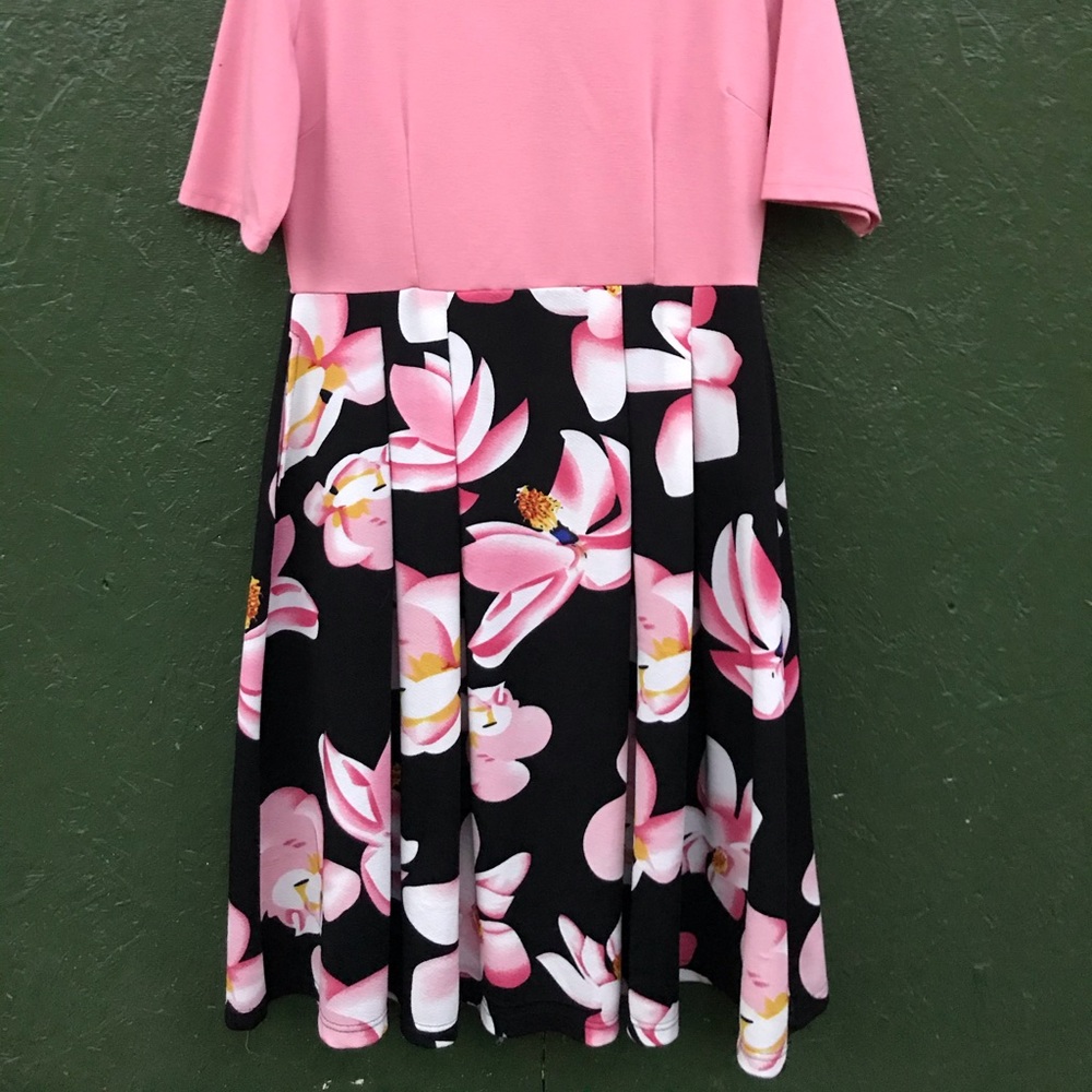 who doesn’t love pocket dresses??